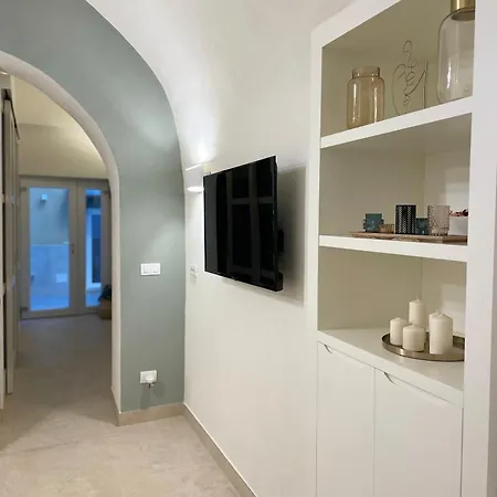 Domus Parthenope Comfort דירה נאפולי